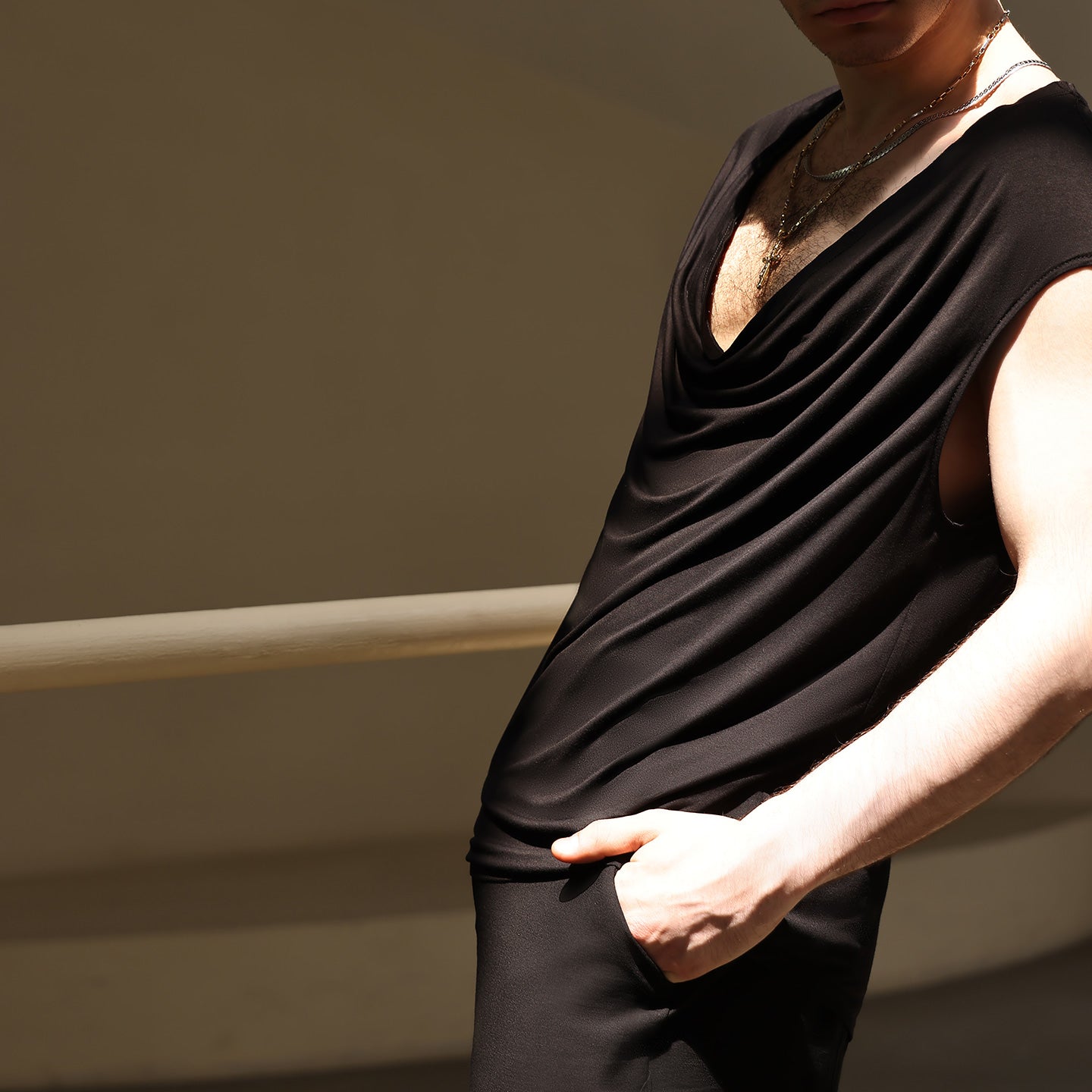 UDANCE Professional Stage Performance Clothing Men's Practice Clothes Top Tee V-neck T-shirt Breathable Loose T-shirt for Men A24